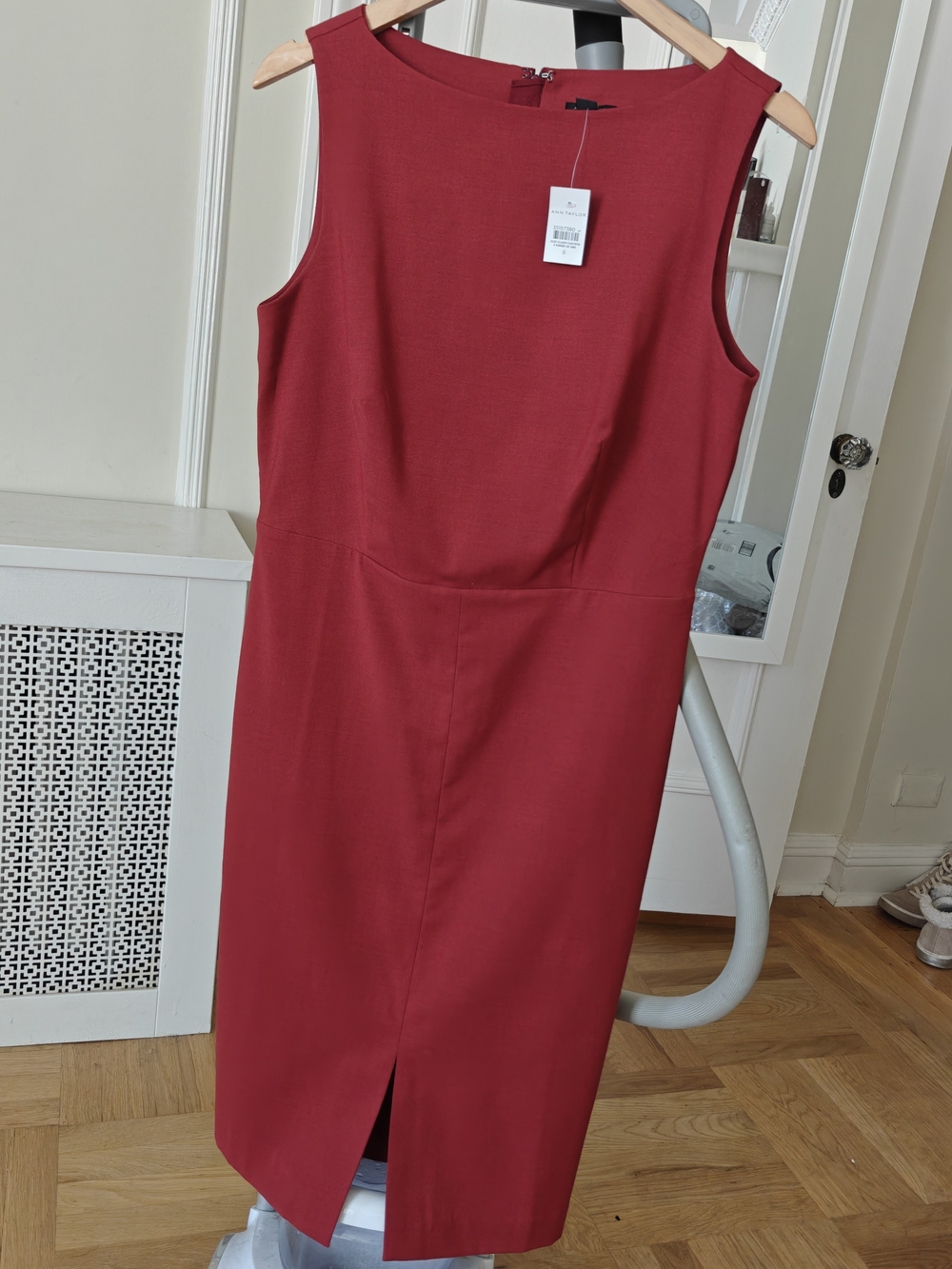 Ann Taylor Brick Red Sleeveless Sheath Midi Dress - Picture 4 of 6